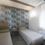 Vicolo D'este *
